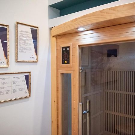 Blue Ark Lavish Sauna Suite Athene Buitenkant foto